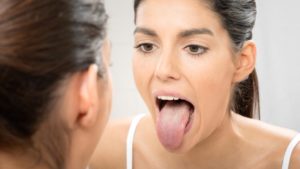 Lee más sobre el artículo Problemas en la LENGUA, significado emocional y biológico